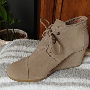 Toms desert wedge bootie